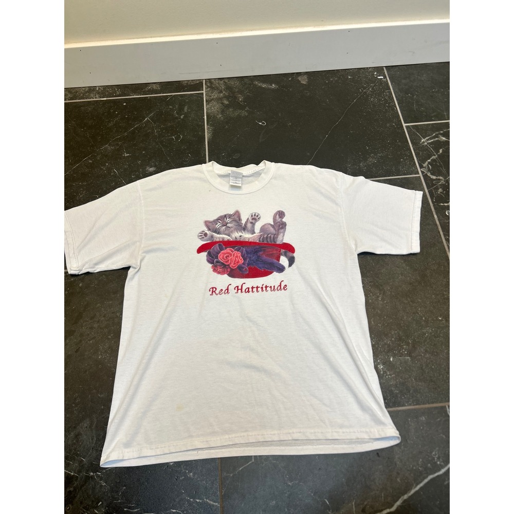 Gildan Red Hattitude Cat Graphic T-Shirt White Mens XL Heavyweight Ultra Blend